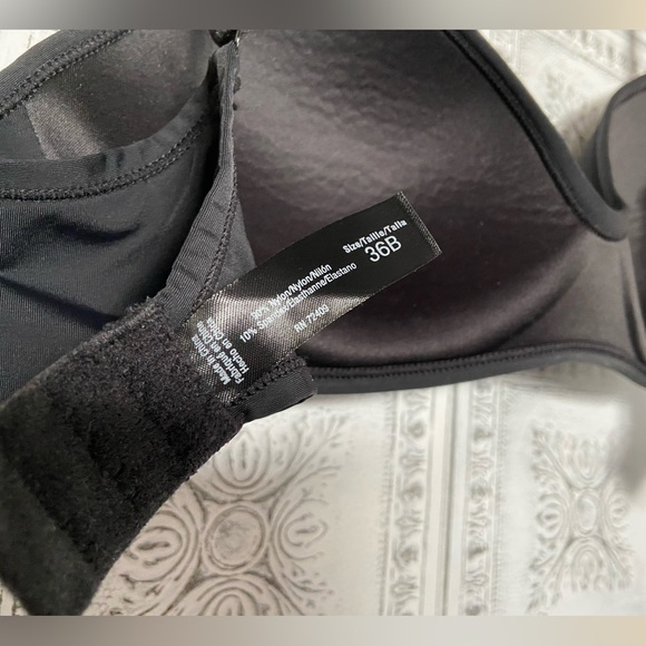 NWOT Sz-36/B Bra in a Minimalist Basic Black, Comfy, Silky, Smooth Fit, No Wires - Picture 8 of 16